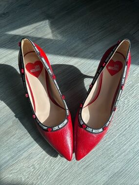 Love Moschino Red Pointed Toe Logo-Trim Pumps with Heart Insole